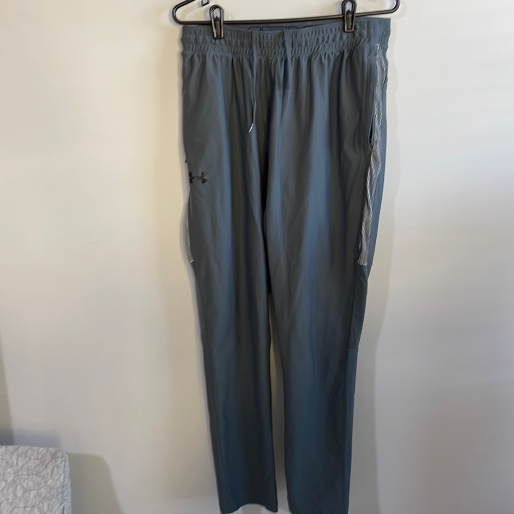 Men’s grey Under Armour sport pant